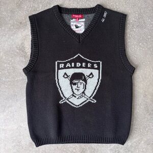 MITCHELL & NESS WOMENS RAIDERS CROP KNIT SWEATER VEST